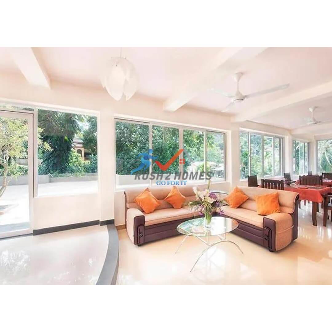 Hotel and 4BR house are on the same 32.45 perch property. 5 minutes drive to the Kandy City Centre