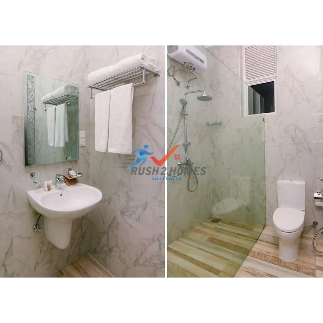 Hotel and 4BR house are on the same 32.45 perch property. 5 minutes drive to the Kandy City Centre